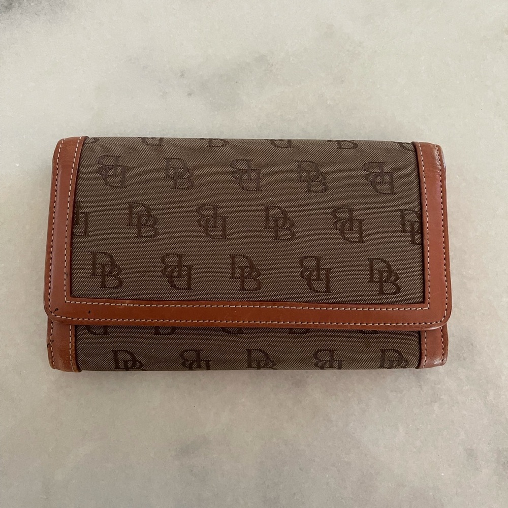 Dooney & Bourke wallet